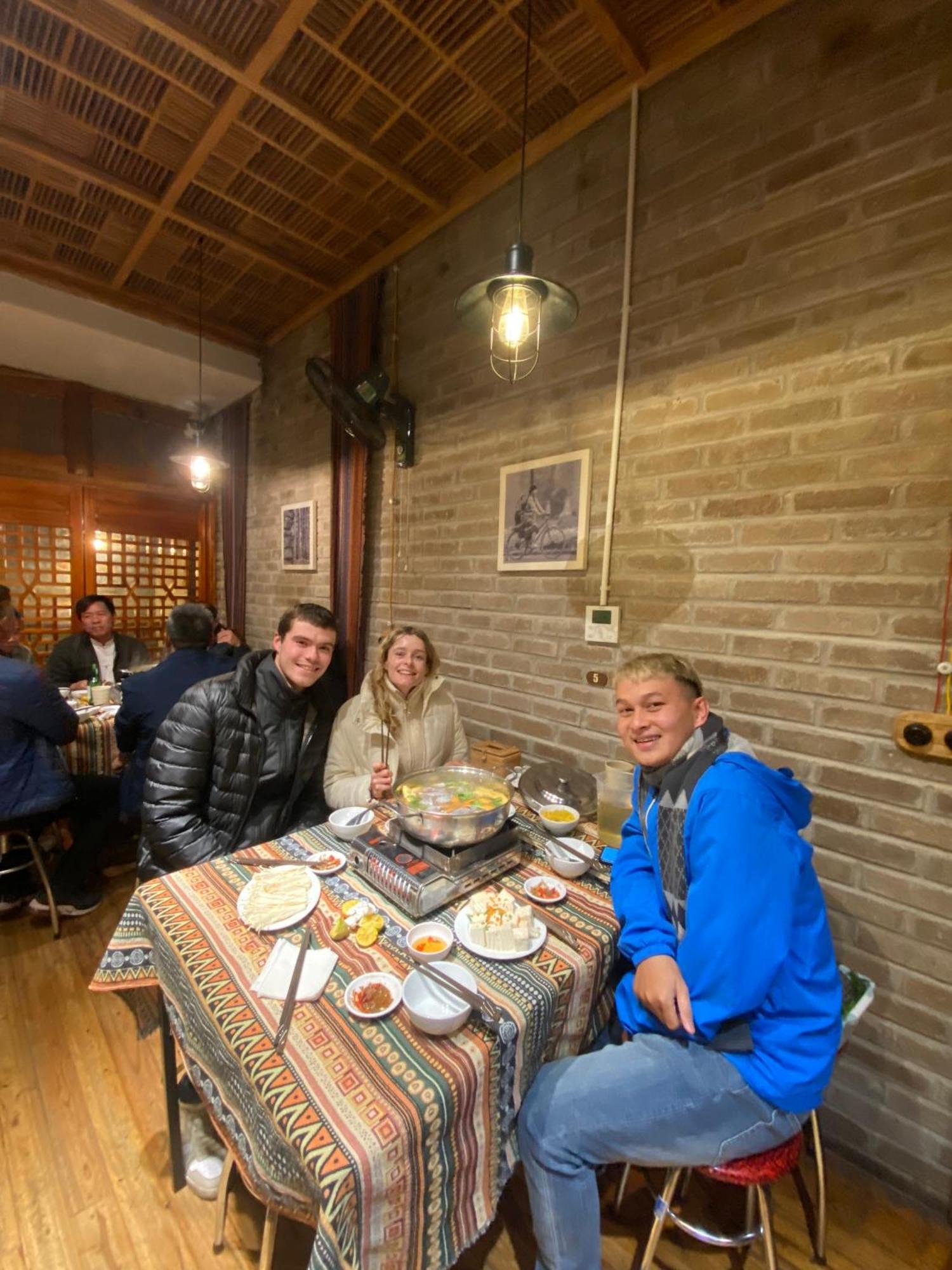 Odyssey Hostel, Tours & Motorbikes Rental Hà Giang Zewnętrze zdjęcie
