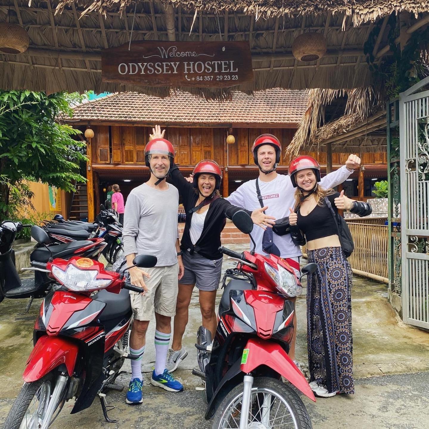 Odyssey Hostel, Tours & Motorbikes Rental Hà Giang Zewnętrze zdjęcie