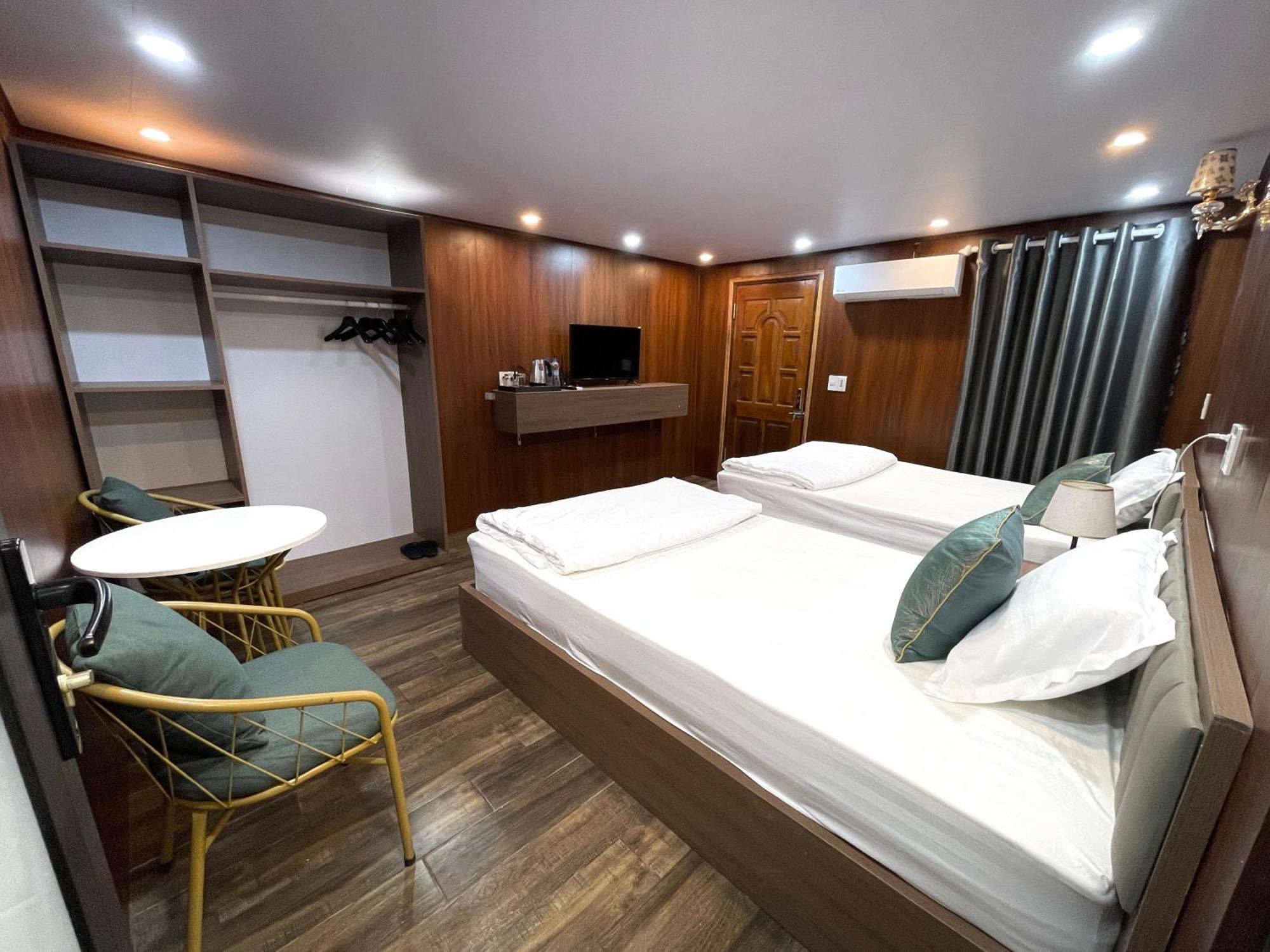 Odyssey Hostel, Tours & Motorbikes Rental Hà Giang Zewnętrze zdjęcie