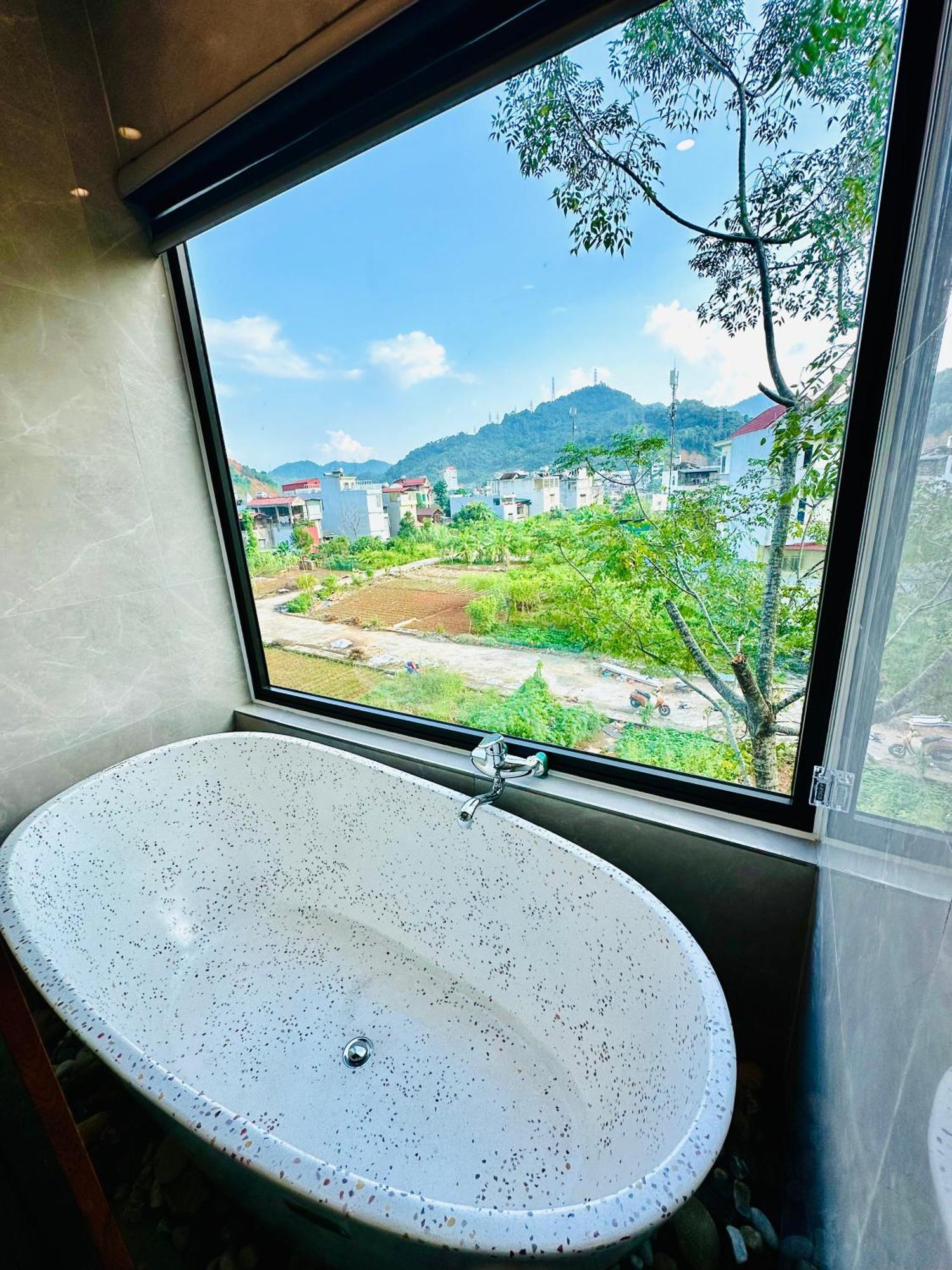 Odyssey Hostel, Tours & Motorbikes Rental Hà Giang Zewnętrze zdjęcie
