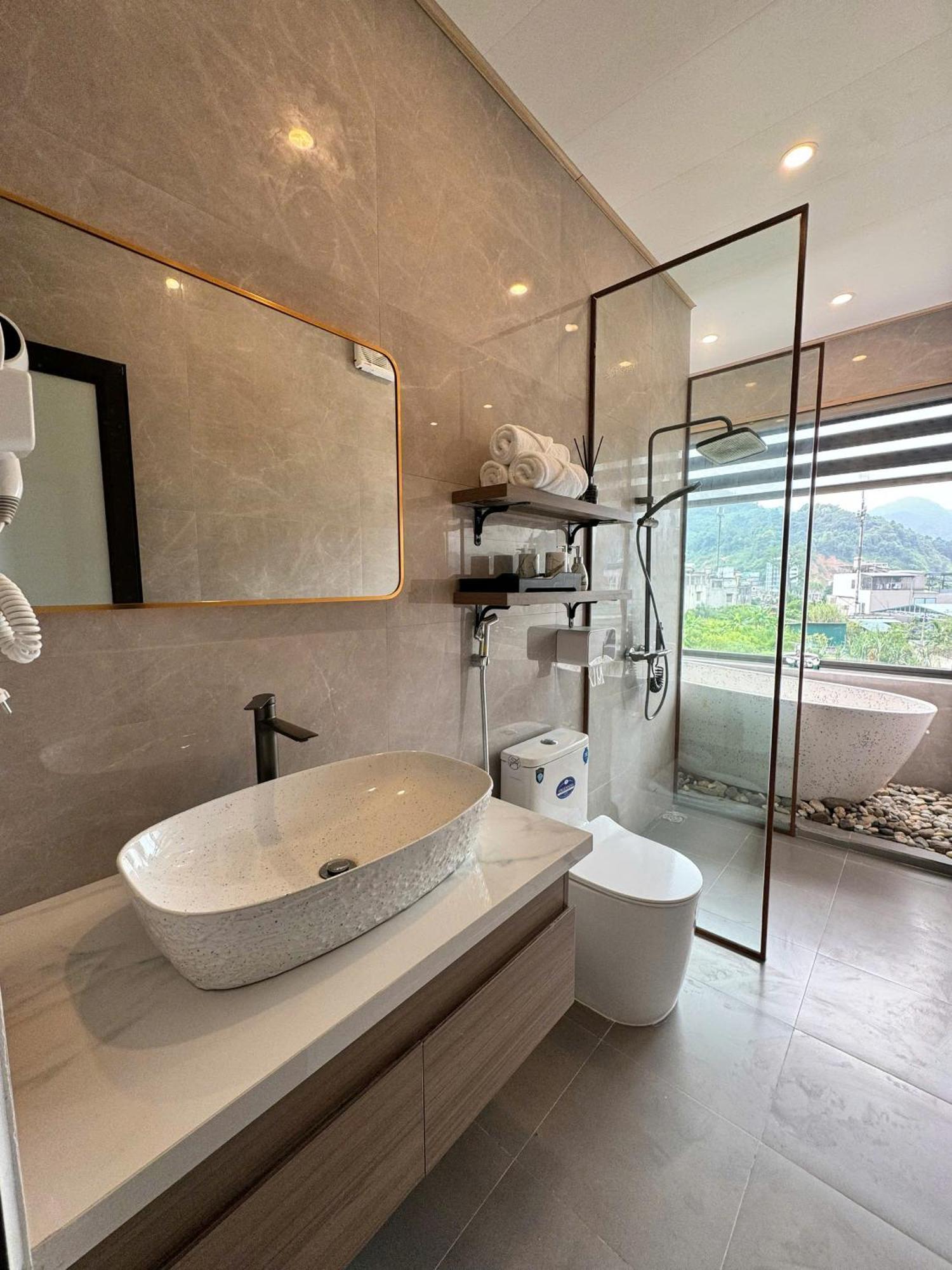 Odyssey Hostel, Tours & Motorbikes Rental Hà Giang Zewnętrze zdjęcie